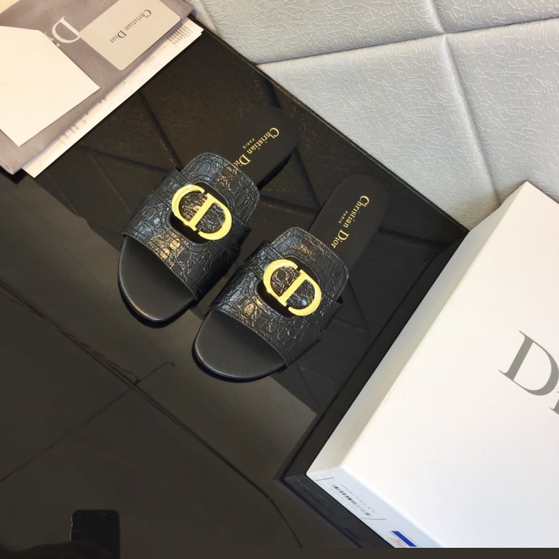 ch**an D*or slippers